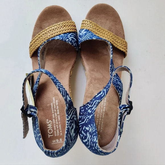TOMS Clarissa Sandals 9.5 Blue Batik Textile Wrapped Wedge - Picture 5 of 16